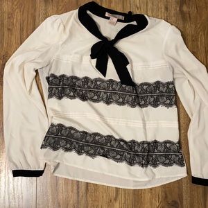 3 for 20 / Black lace cream blouse